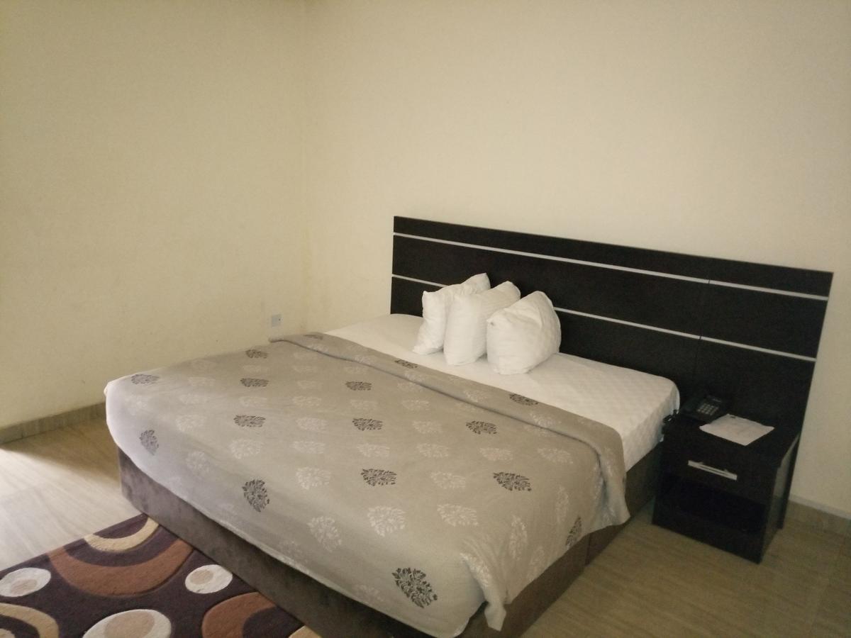 Hotel Benizia Asaba Exterior foto