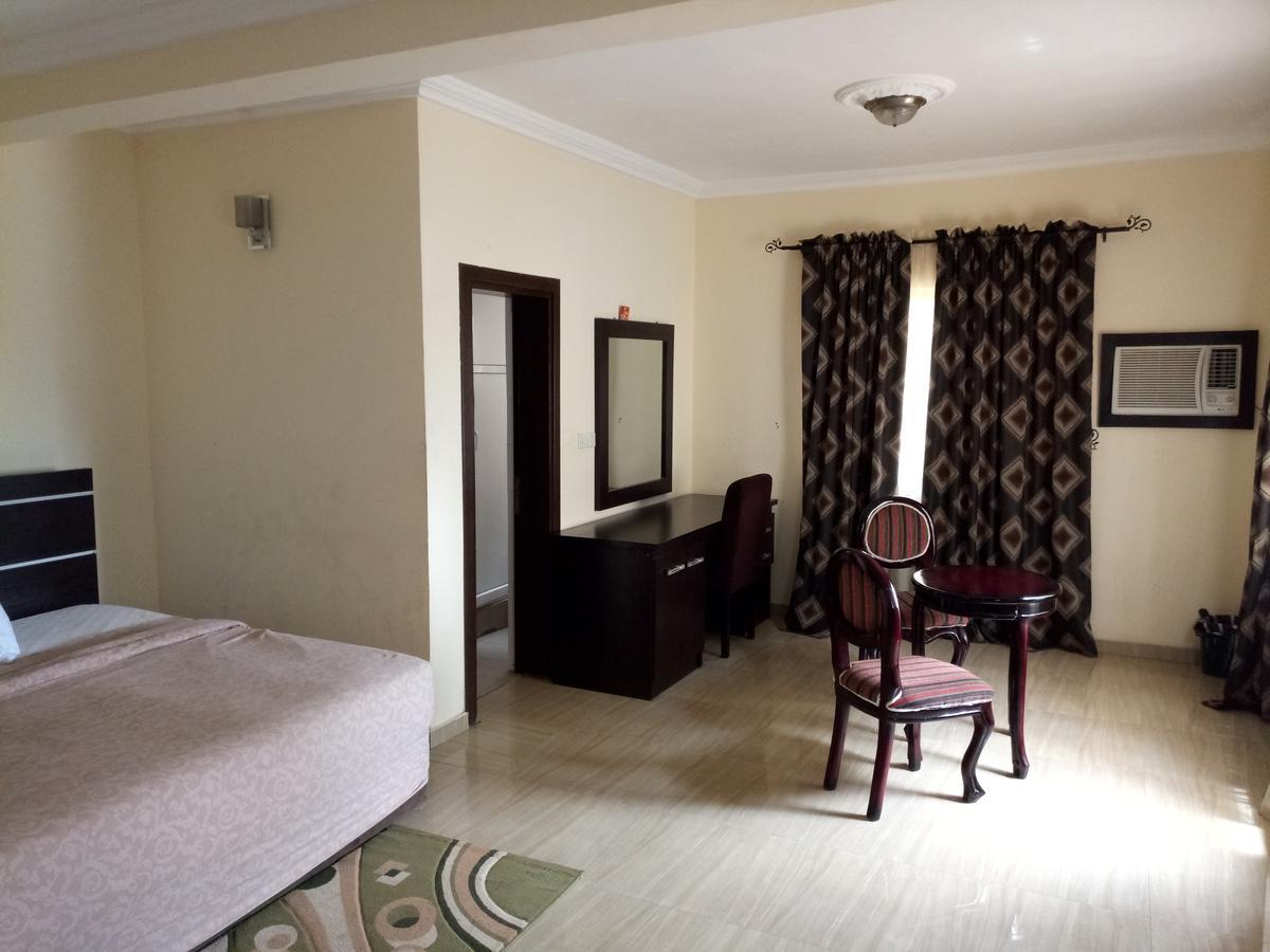 Hotel Benizia Asaba Exterior foto